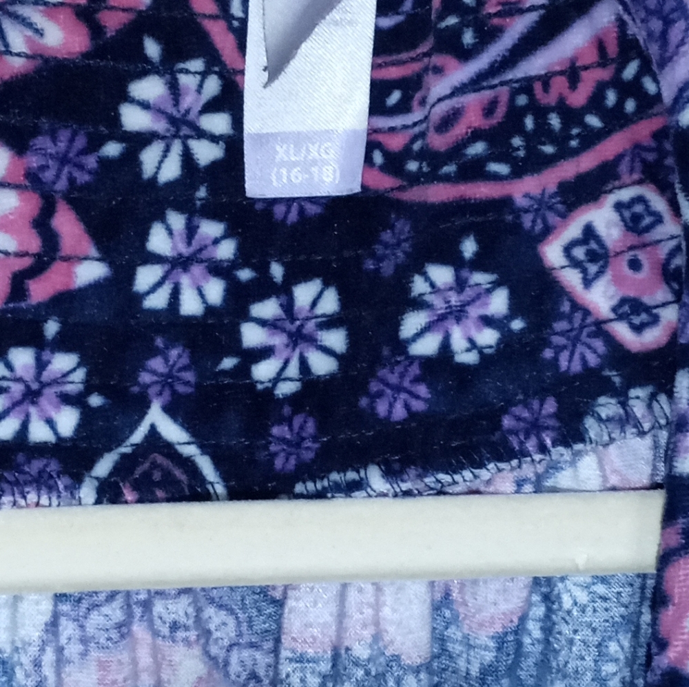 Robe - Picture 2 of 2